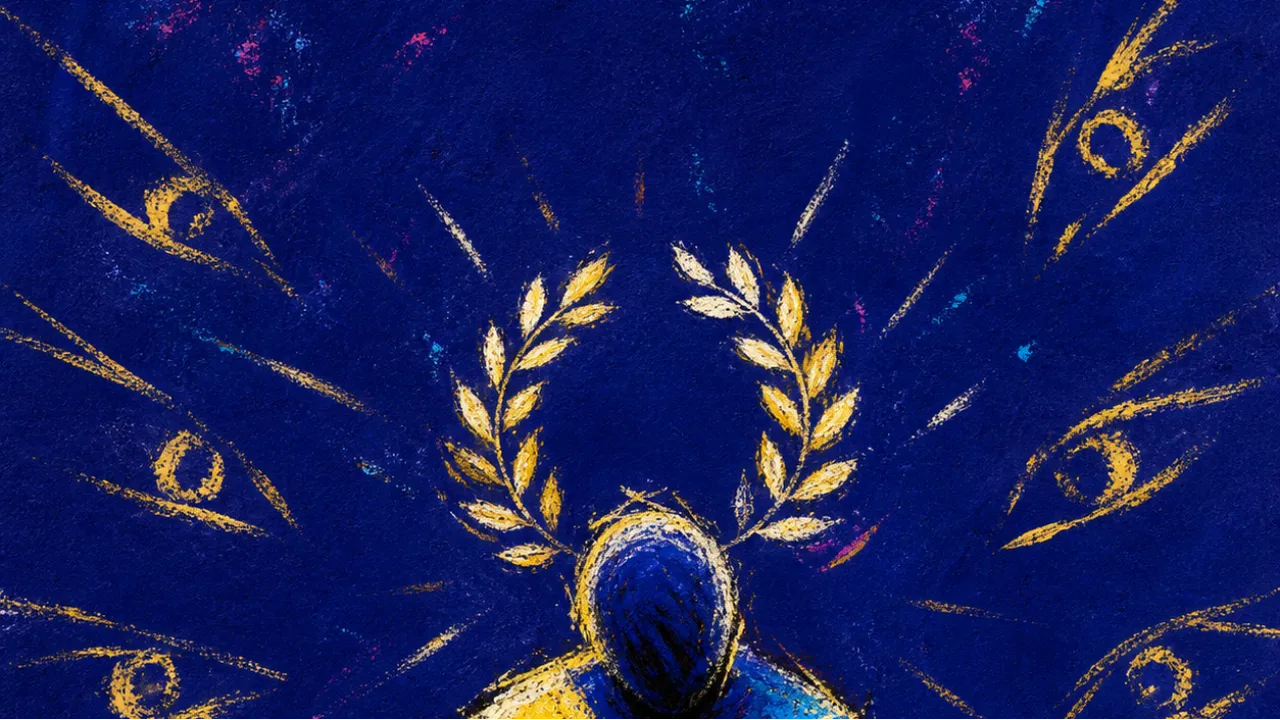 A solitary figure on a raised path as many gazes press in, laurel light leaving sharp impressions across the shoulders